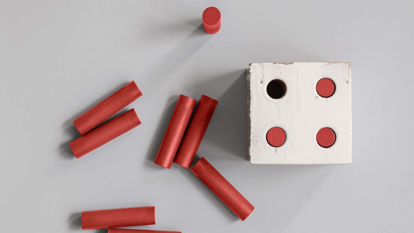 جدار Bloc من Mutina من التيراكوتا بأربع فتحات في كل قالب