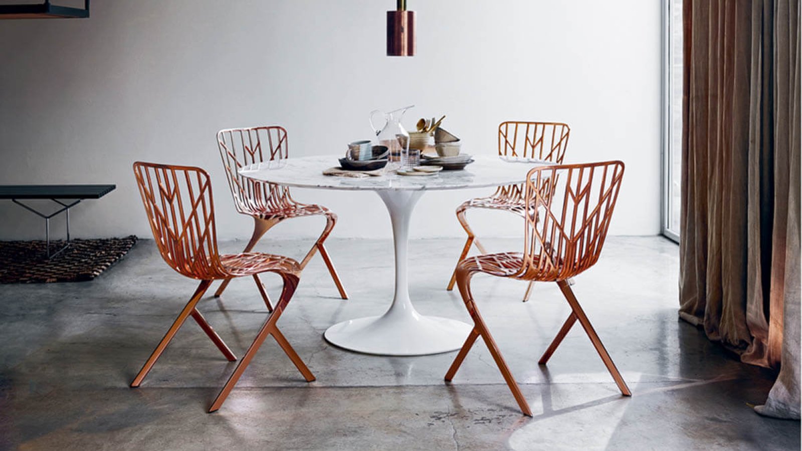 طاولة اجتماعات Saarinen البيضاوية من Knoll بسطح رخامي في قاعة مجلس إدارة