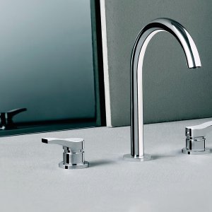 الدش اليدوي FIT بخرطومه ضمن مجموعة AL/23 من Fantini