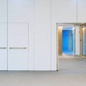 العنصر التلسكوبي لجدار PMI أثناء الإغلاق