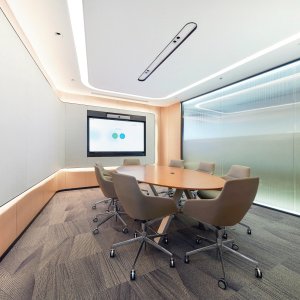 كراسي Aston في صدر طاولة اجتماعات