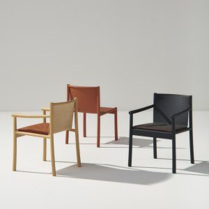كرسي Kata Lounge بالروبينيا بلون الساج في الخارج