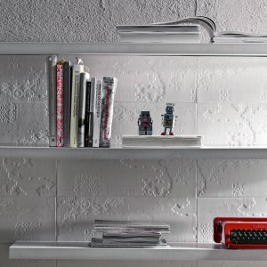 واجهة استقبال بجدار منحوت Bas-Relief