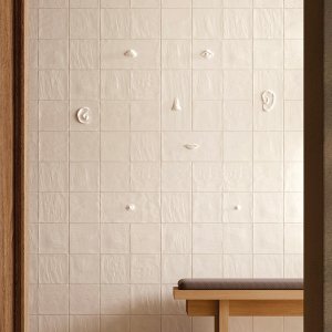 عناصر Mouths اللامعة على خلفية Chalk Matt ضمن مجموعة Mutina