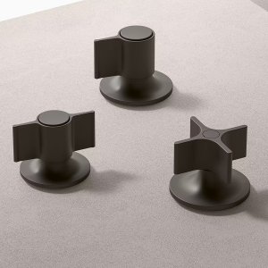 صنابير تصميم إيطالية: طقم Flora بمقبضين بجناحين بتشطيب Polished Nickel