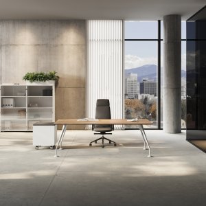 مكتب تصميم Énosi من Las Mobili بسطح زجاجي أبيض فائق وقوائم مخروطية كروم