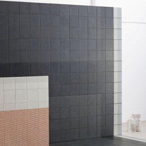 بلاطة القاعدة السوداء من مجموعة Tape من Mutina