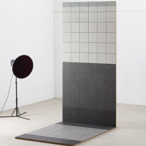 نمط Mesh White من Tape Mutina على القاعدة البيضاء