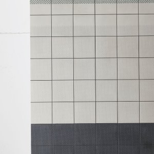 نمط Cobble White من Tape Mutina على القاعدة البيضاء