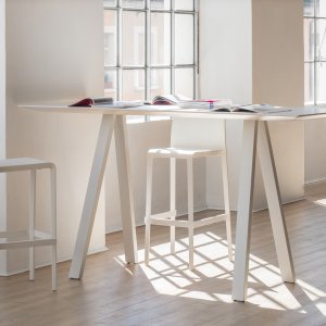 إطار من الألومنيوم المبثوق يحمل سطح طاولة Pedrali Arki-Table