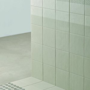 نمط Grainy Black من Tape Mutina على القاعدة السوداء