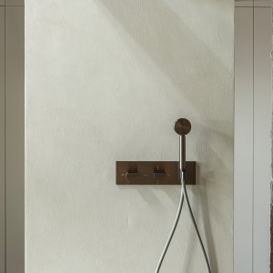 مدفأة بشكير كهربائية من مجموعة Sixty من CEA Design