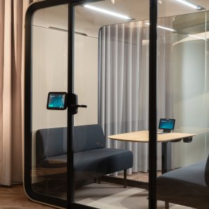 Framery Four كغرفة اجتماعات في مكتب مفتوح