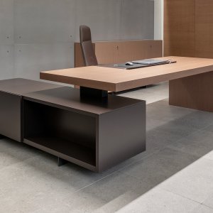 طاولة دائرية Asymmetrical Ø 180 بسطح واحد وقاعدة مركزية
