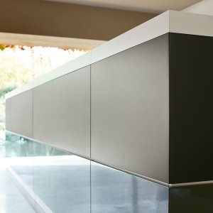 Vogue من Frezza، تصميم Perin & Topan، تركيبة مستقيمة لاستقبال مكتب