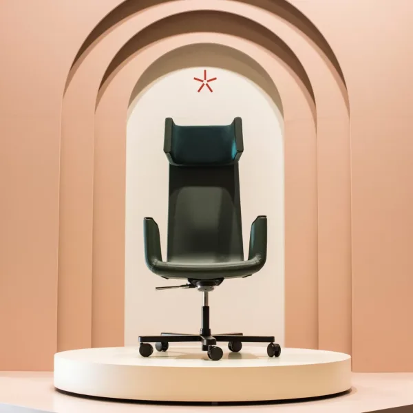 مقعد تصميم Luxy في بيئة عمل