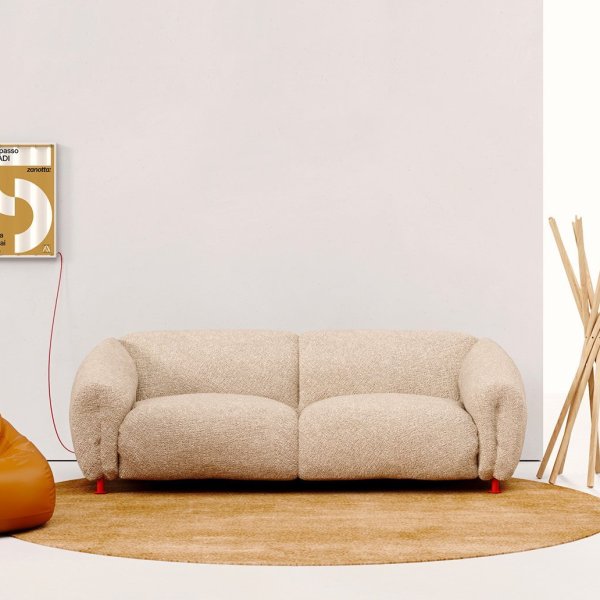 قطعة Zanotta أيقونية في صالون ضيافة فاخر